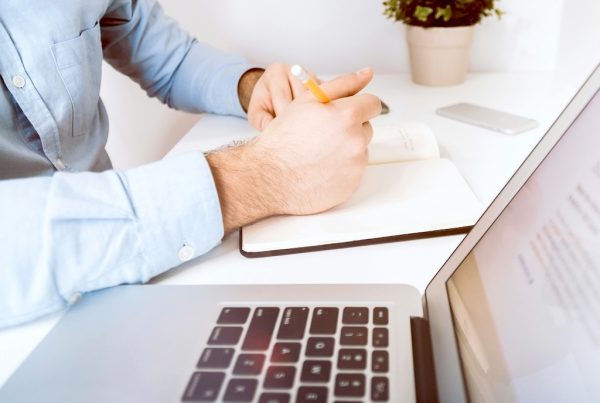 blog candidato O que os recrutadores reparam primeiro no teu currículo (e o que ignoram)